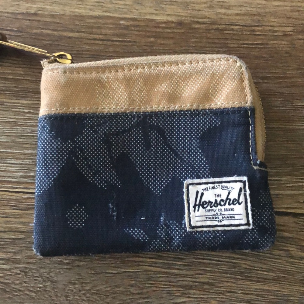 Hershel wallet